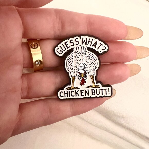 🧷GUESS WHAT? CHICKEN BUTT! Enamel Pin - Chicken/Humour/Fun/Gift/Quirky - Picture 3 of 4